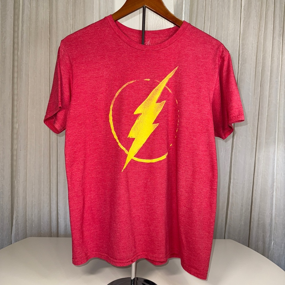 DC Comics The Flash Logo Red Tee with Yellow Logo Crew Neck Size Large